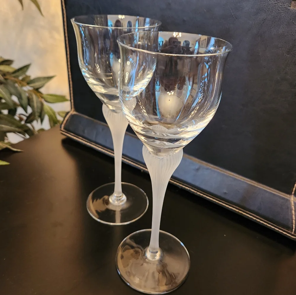 Mikasa Set of 2 Vintage Sea Mist Crystal Wine Glasses Frosted Ribbed Stems 9.25" - Picture 5 of 9